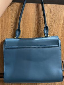 Chic Teal Shoulder Bag with multiple compartments