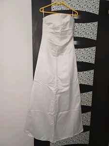 Elegant White Strapless Gown