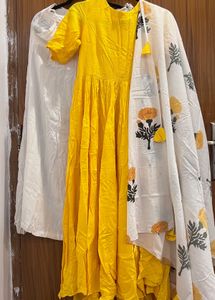 bunaai , Vibrant Yellow Kurta Set with Dupatta