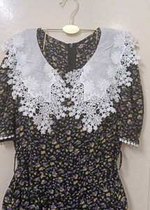 Floral Print Midi Dress w/ Lace Collar
