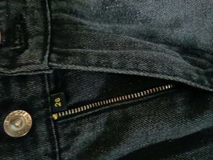 Stylish Dark Wash Straight-Leg Jeans