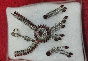 Stunning Ruby and Crystal Jewellery Set