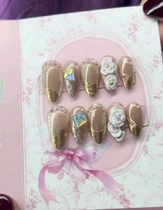 Glamorous Press-On Nails