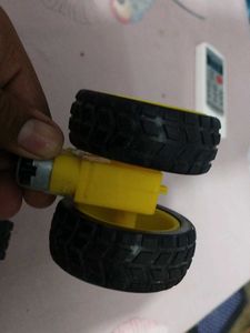 set of 2 gear moters with 4 wheel