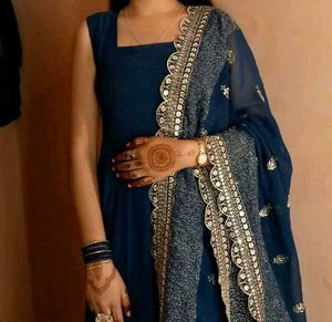 Elegant Teal Kurti with Intricate Dupatta