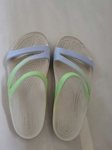 price drop! Crocs kids Flip Flops