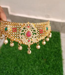 Small Choker With Stones And Pearls