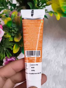 The Derma Co 1% Hyaluronic Sunscreen Aqua Gel SPF