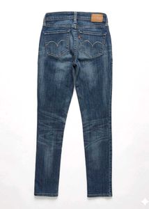 Bold Curve Levi's Jeans