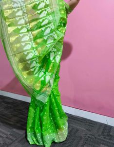 Vibrant Green Pure Dhakai Jamdani Saree