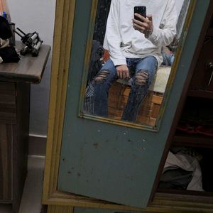 Men's Dark Blue Distressed Jeans – 34" Waist