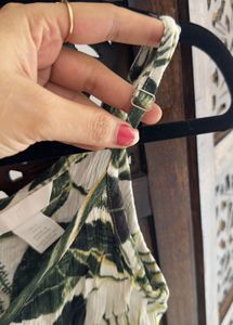 H&amp;M New Tropical Tie Detail Crop Top