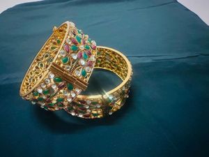 Exquisite Kundan Bangles