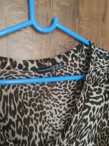Stylish Leopard Print V-Neck Top