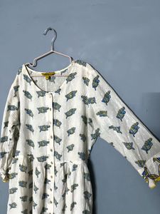 Elegant White Kurta with Leaf Print