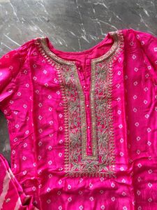 Pink Leheriya/Bandhej Kurta Set W/ Dup