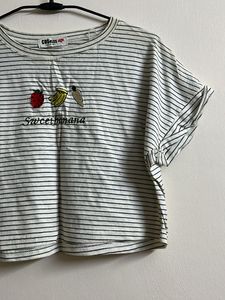 Cute Crop Top Style T-Shirt