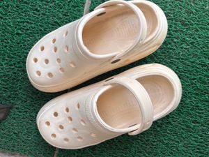 Comfortable white Clogs