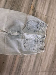Stylish Light Wash Mom Jeans
