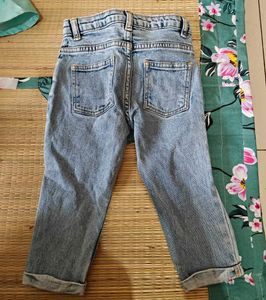 Cute mildly Ripped Jeans