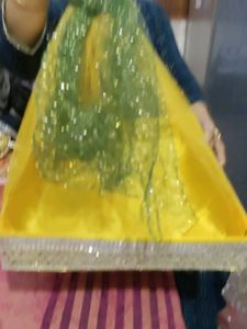 Square tray covered with yellow net for trouse