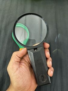 Lot of 2 Magnifying Glasses