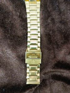 Luxury Timepiece: Golden Men's Watch
