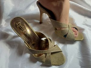 New With Tag Heels