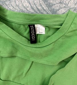 H&amp;M Green Cutout Heart Graphic T-Shirt