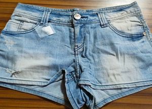 Light Wash Denim Shorts | Cute Distressed Style