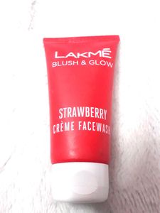 Lakme Strawberry Creme Face Wash 50 g