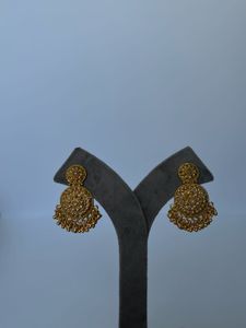 Exquisite Gold-Tone Necklace &amp; Earring Set