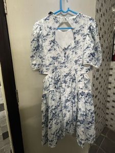 Chic Floral Cut-Out Mini Dress