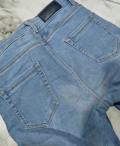 Light Wash Denim Jeans 🌀🌧️