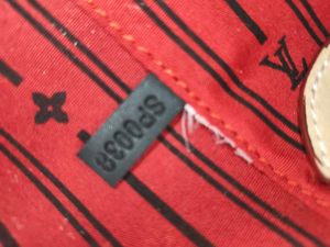 Louis Vuitton Neverfull Tote