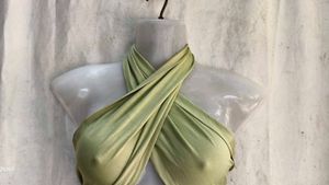 Halter Neck Twist Crop Top