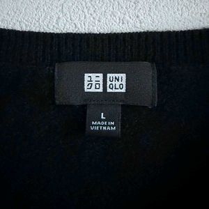 UNIQLO V-neck sweater