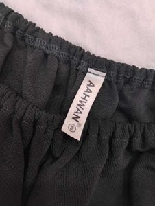 Chic Black Puff Sleeve Crop Top