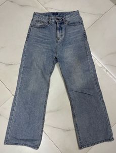 Oversized T-shirt + Light Blue Wide-Leg Jeans