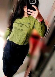 Green Graphic Long Sleeve Top