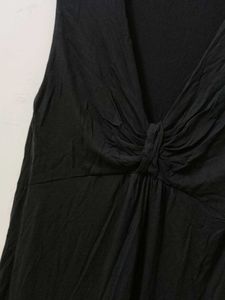 Classic Black V-Neck Sleeveless Dress