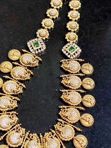 Pari Neck Set