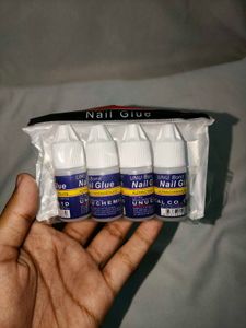 Pack of 4 Nail Glue [Lasts upto 2-3 Weeks]