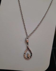 Minimalistic Teardrop Pendant Necklace