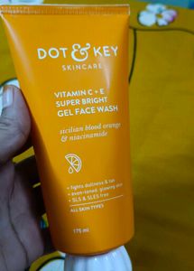 Dot & Key Vitamin C+E Face Wash