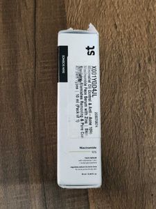The minimalist Niacinamide 10% Serum