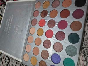 The Jaclyn Eyeshadow Palette