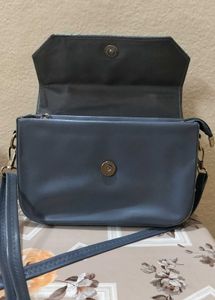 Chic Grey Croc-Embossed Handbag