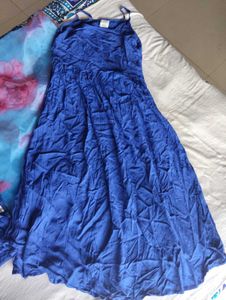 Trendy sleeveless suit with floral organza