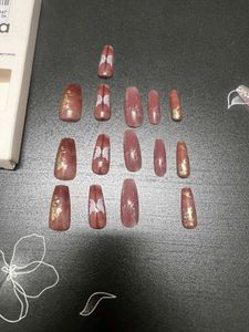 Savana press on Nails with freebies